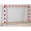 Sport-Thieme Handballtor in Bodenhülsen stehend mit anklappbaren Netzbügeln, 3x2 m Verschweißte Eckverbindungen, Rot-Silber